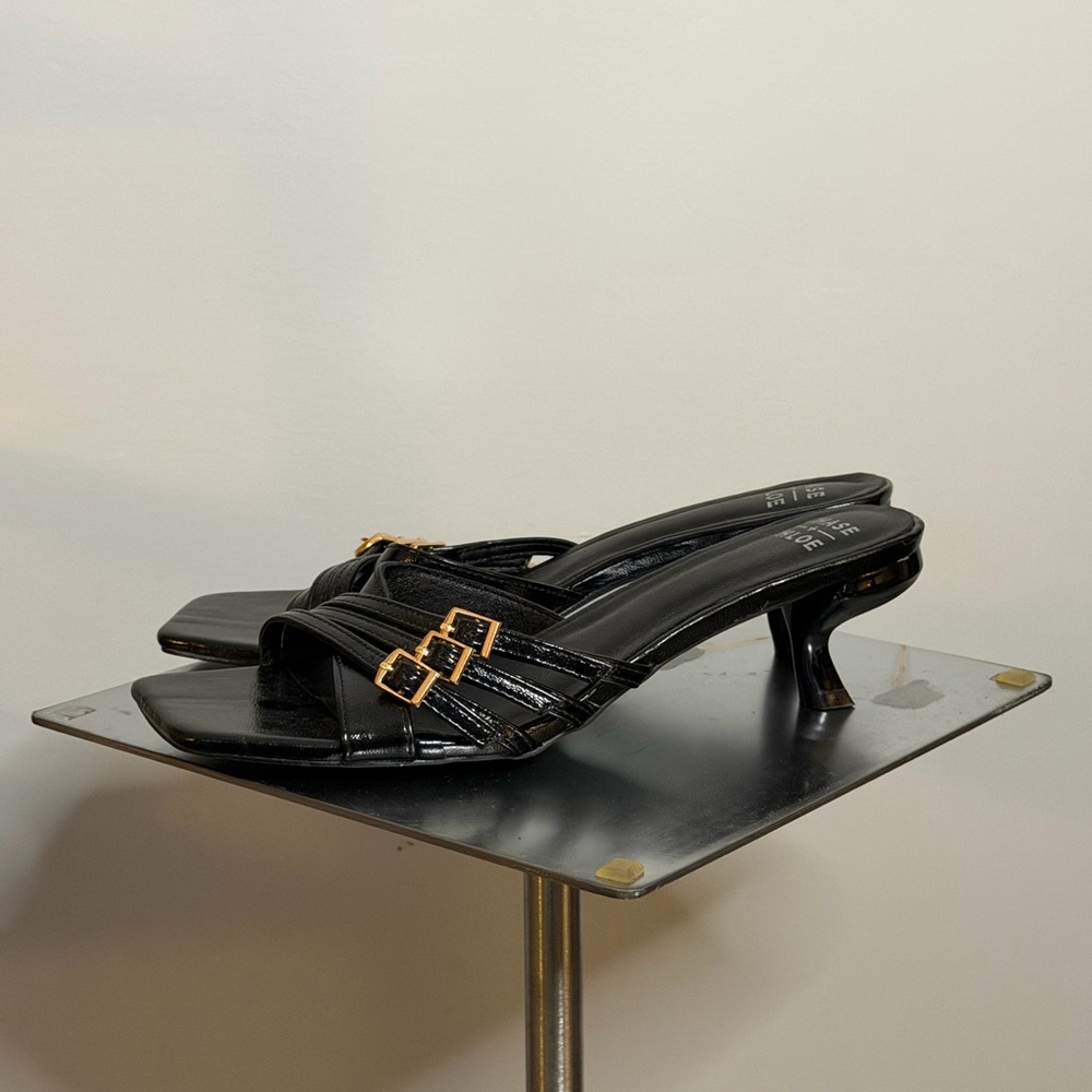 Chase + Chloe Black Kitten Heels with Gold Buckle NWOT - Picture 5 of 5